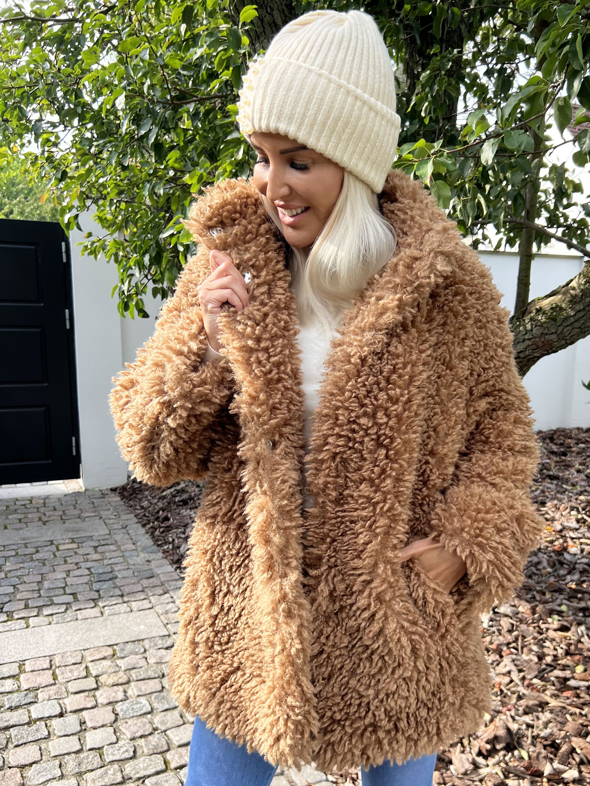 Alma - Jakke i plys med trykknapper og lommer